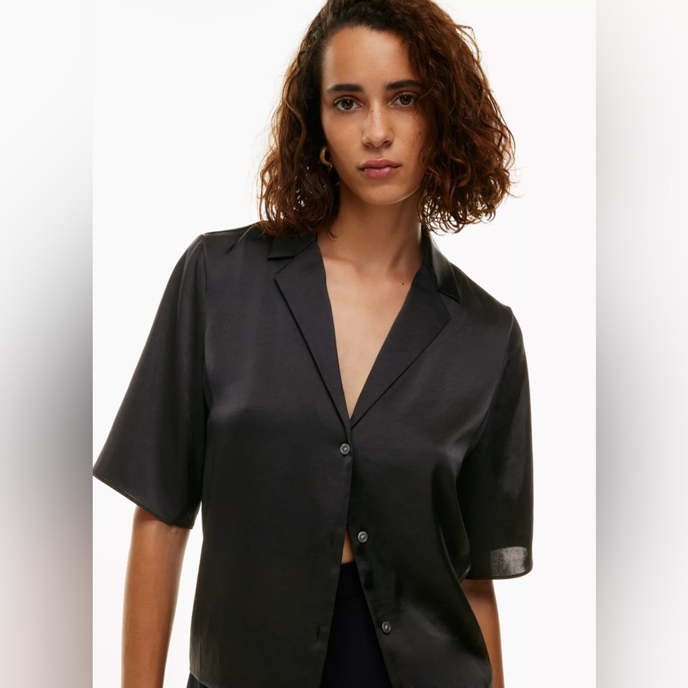 Aritzia Wilfred Beso Satin Button Up Short Sleeve Blouse Shirt Black - Picture 3 of 14